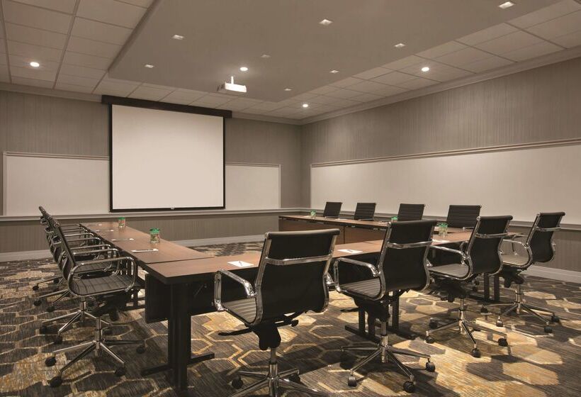 هتل Embassy Suites By Hilton Richmond