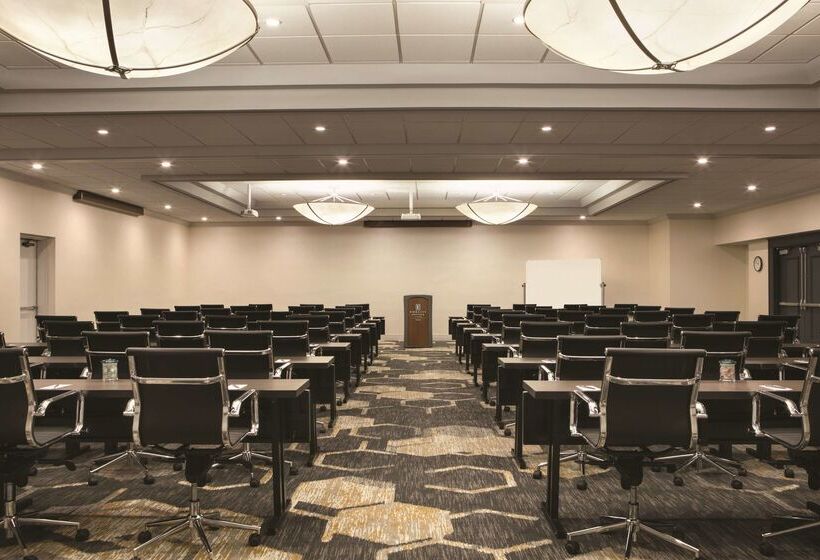 هتل Embassy Suites By Hilton Richmond