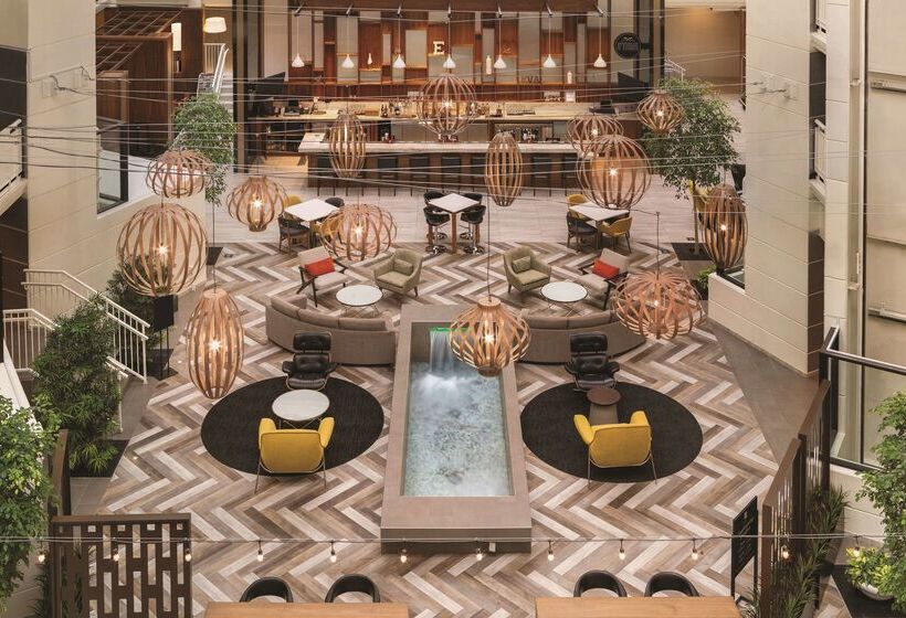 هتل Embassy Suites By Hilton Richmond