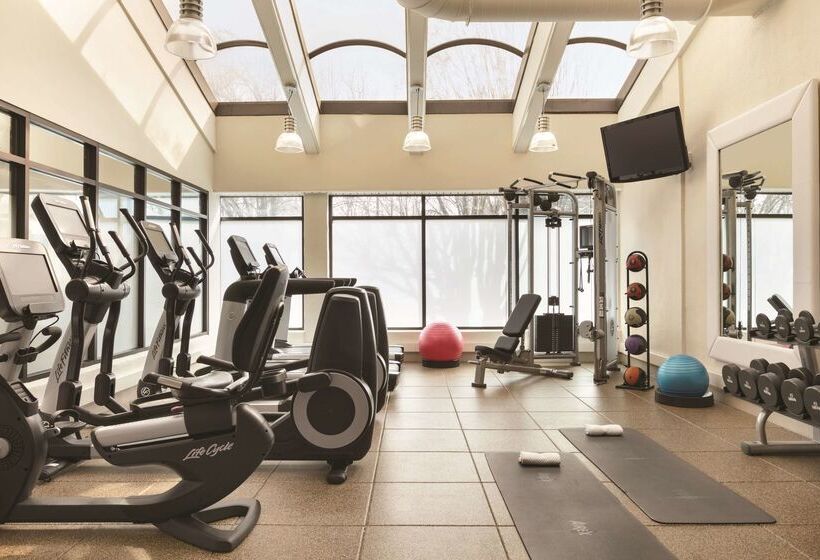 هتل Embassy Suites By Hilton Richmond