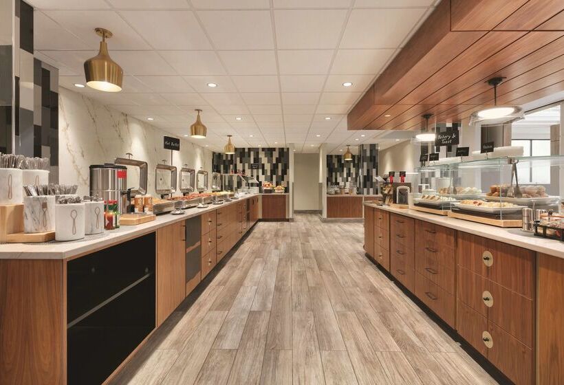 هتل Embassy Suites By Hilton Richmond