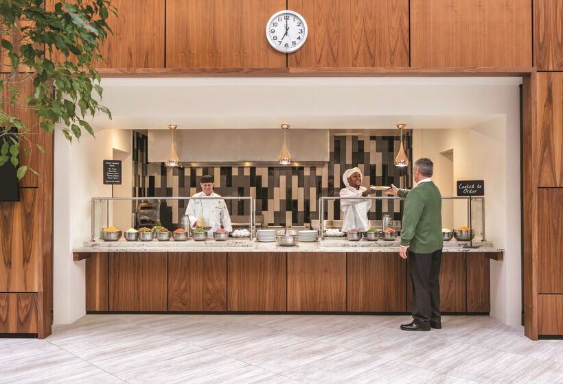 هتل Embassy Suites By Hilton Richmond