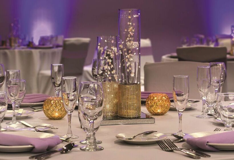 هتل Embassy Suites By Hilton Richmond