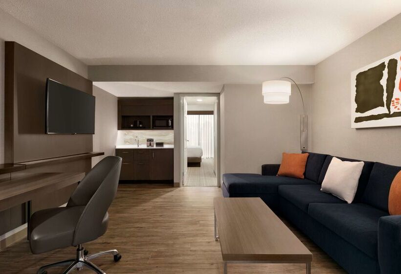 هتل Embassy Suites By Hilton Richmond