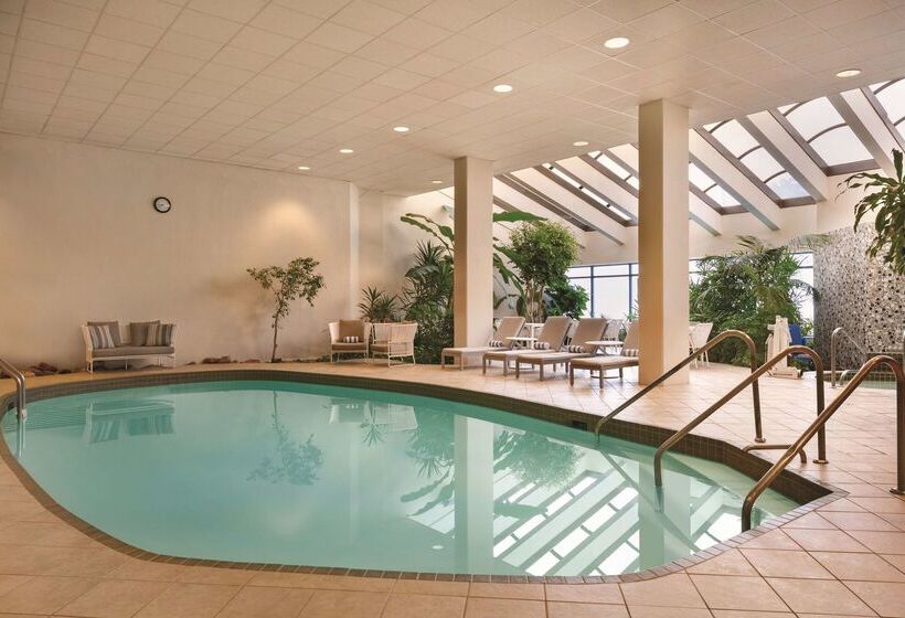 هتل Embassy Suites By Hilton Richmond