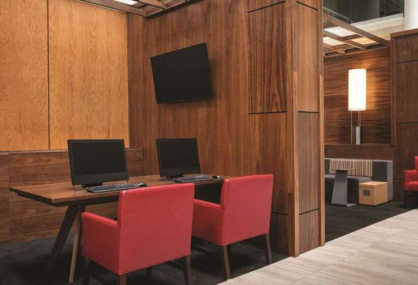 هتل Embassy Suites By Hilton Richmond