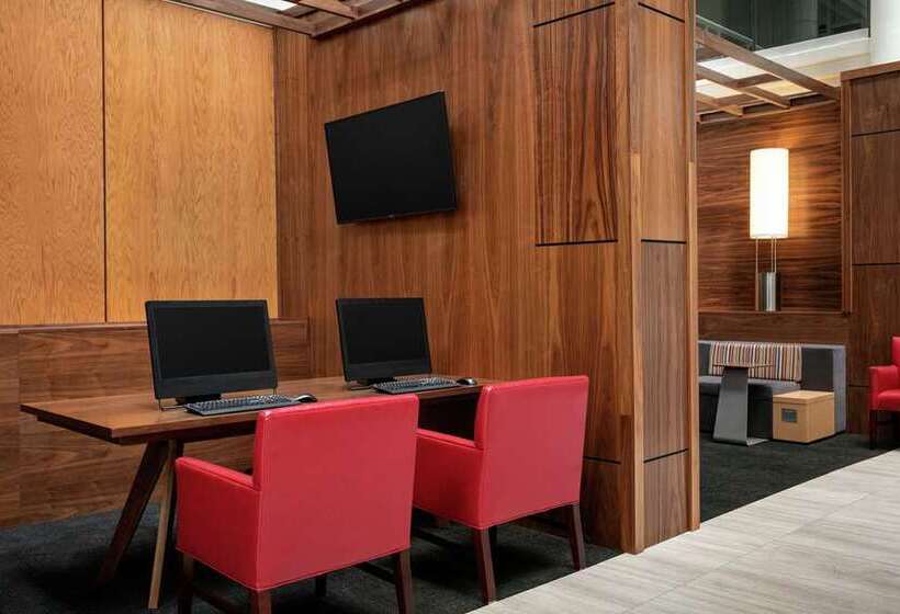 هتل Embassy Suites By Hilton Richmond