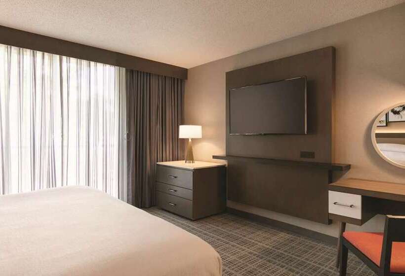 هتل Embassy Suites By Hilton Richmond