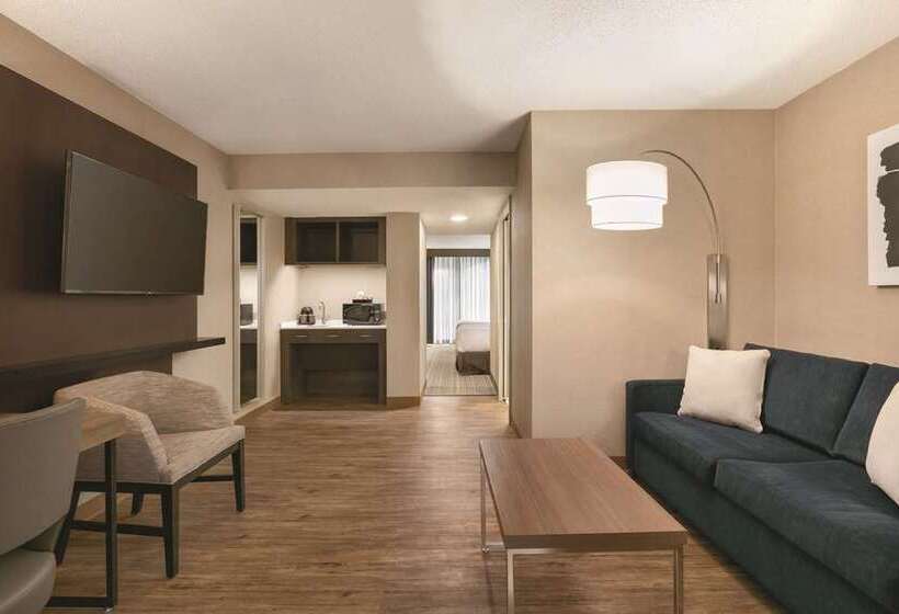 هتل Embassy Suites By Hilton Richmond