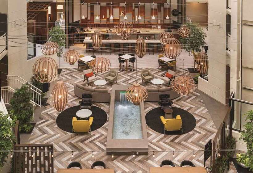 هتل Embassy Suites By Hilton Richmond