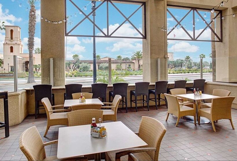 ホテル Embassy Suites By Hilton San Diego Bay Downtown