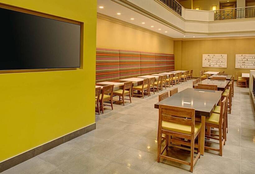 ホテル Embassy Suites By Hilton San Diego Bay Downtown