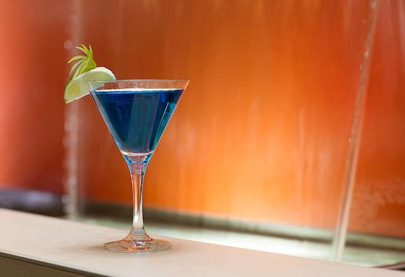 ホテル Embassy Suites By Hilton San Diego Bay Downtown