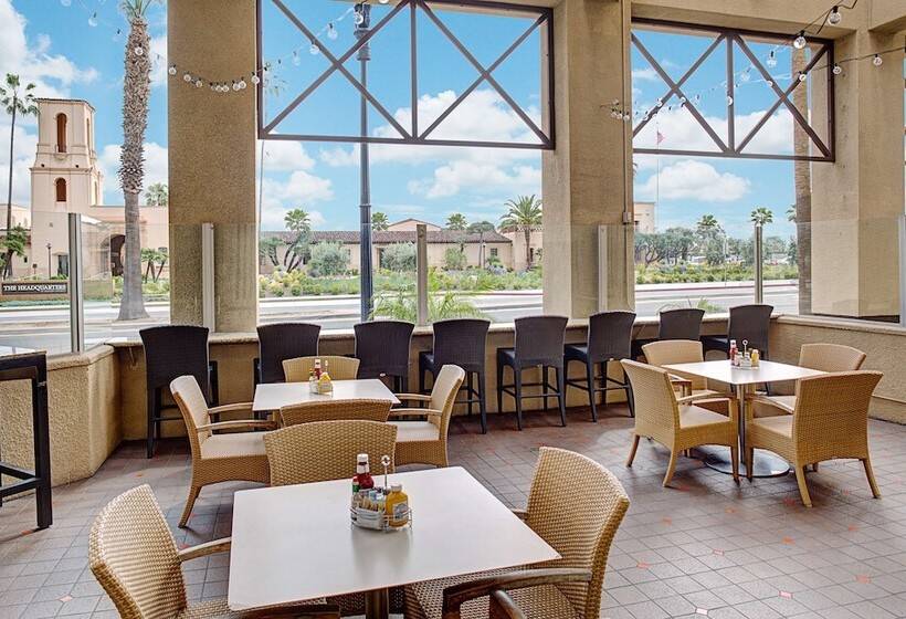 ホテル Embassy Suites By Hilton San Diego Bay Downtown