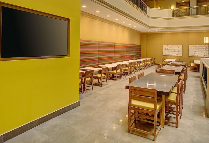 ホテル Embassy Suites By Hilton San Diego Bay Downtown