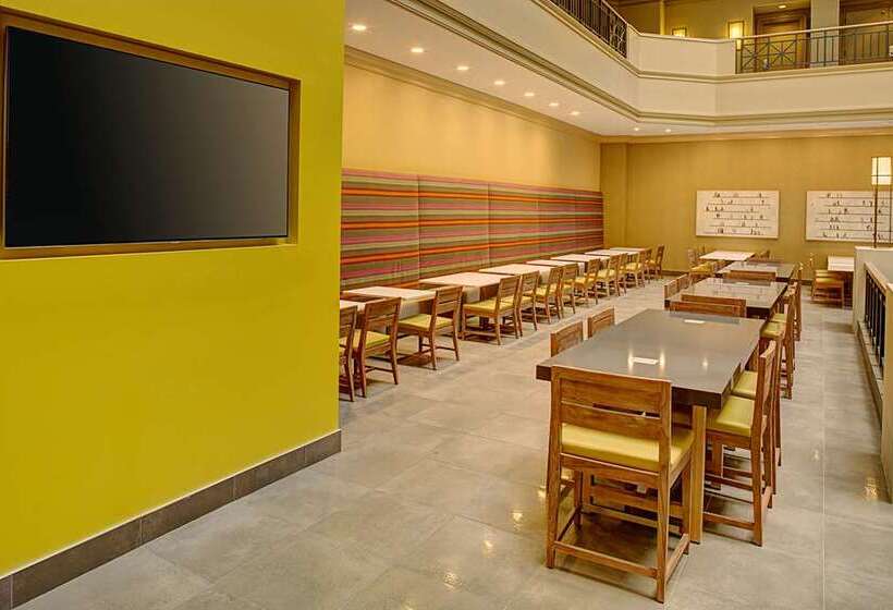 ホテル Embassy Suites By Hilton San Diego Bay Downtown