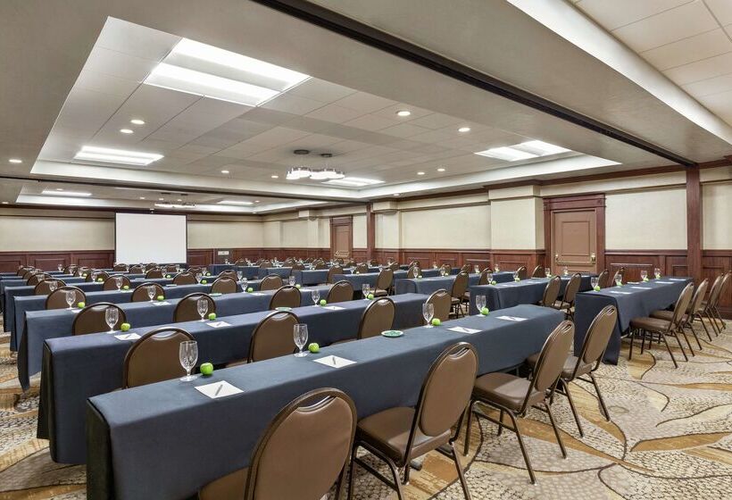 فندق Embassy Suites By Hilton Santa Ana Orange County Airport