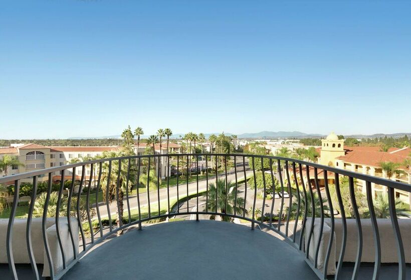 فندق Embassy Suites By Hilton Santa Ana Orange County Airport
