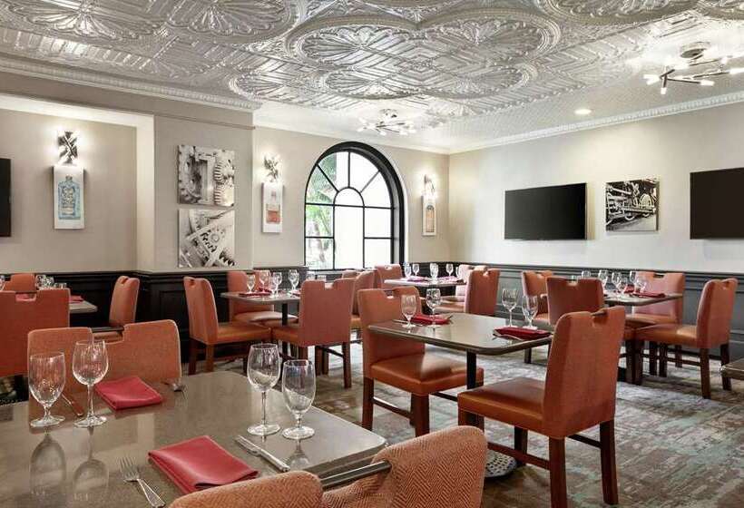 בית מלון כפרי Embassy Suites By Hilton Santa Ana Orange County Airport