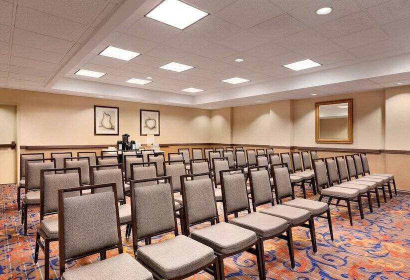 ホテル Embassy Suites By Hilton Santa Clara Silicon Valley