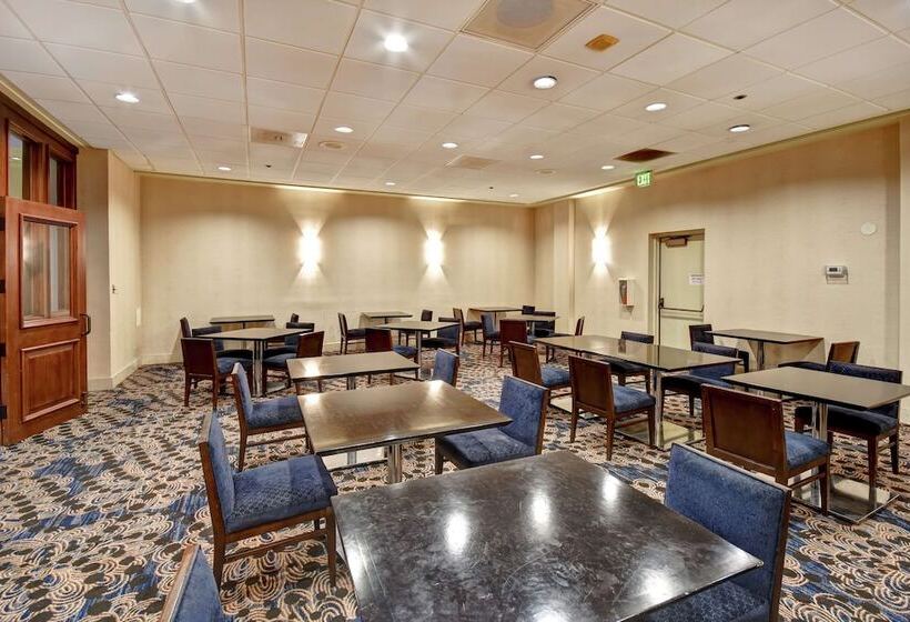 ホテル Embassy Suites By Hilton Santa Clara Silicon Valley