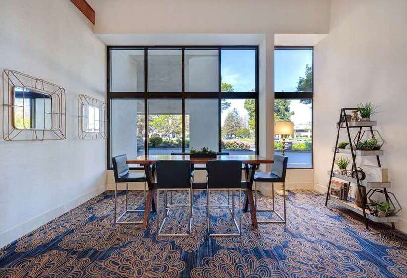 ホテル Embassy Suites By Hilton Santa Clara Silicon Valley
