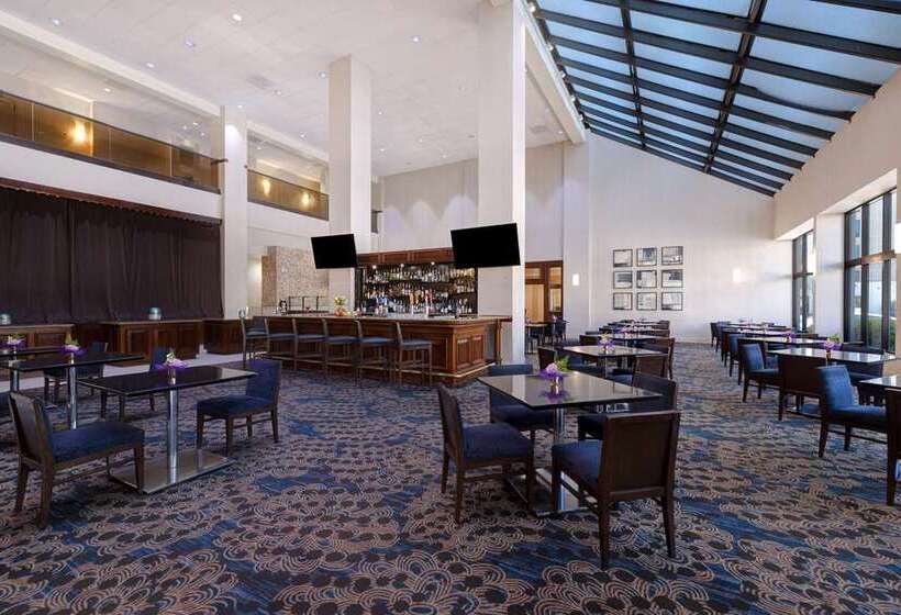 ホテル Embassy Suites By Hilton Santa Clara Silicon Valley