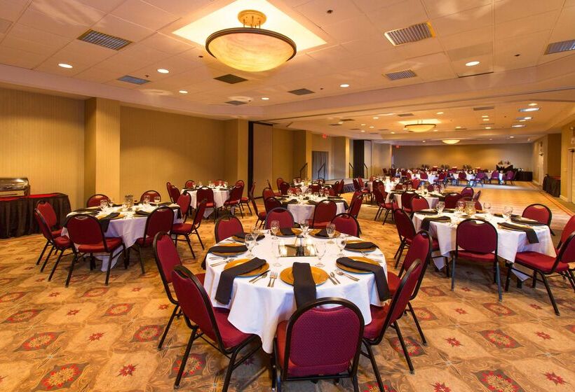 فندق Embassy Suites By Hilton Tulsa I44