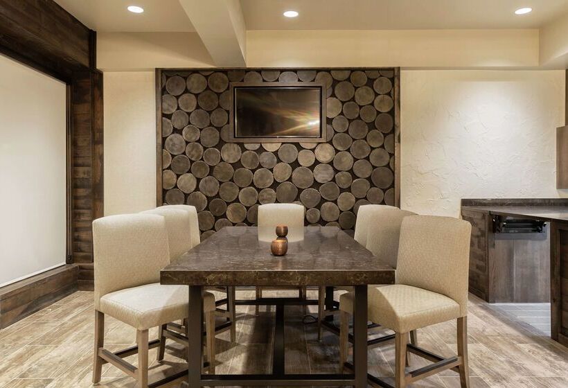 فندق Embassy Suites By Hilton Tulsa I44