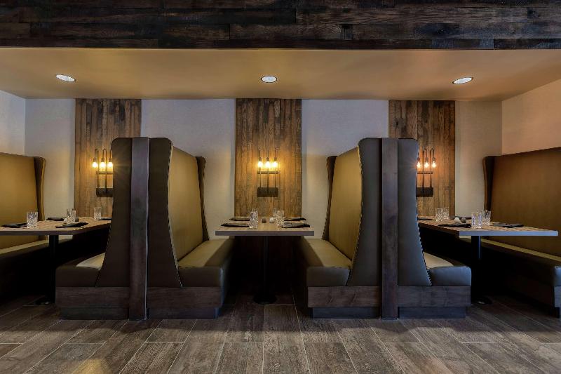 فندق Embassy Suites By Hilton Tulsa I44