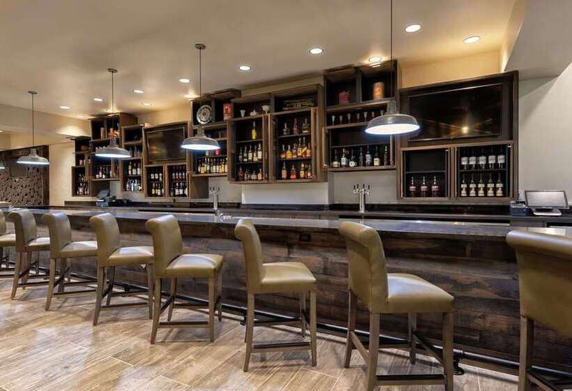 فندق Embassy Suites By Hilton Tulsa I44