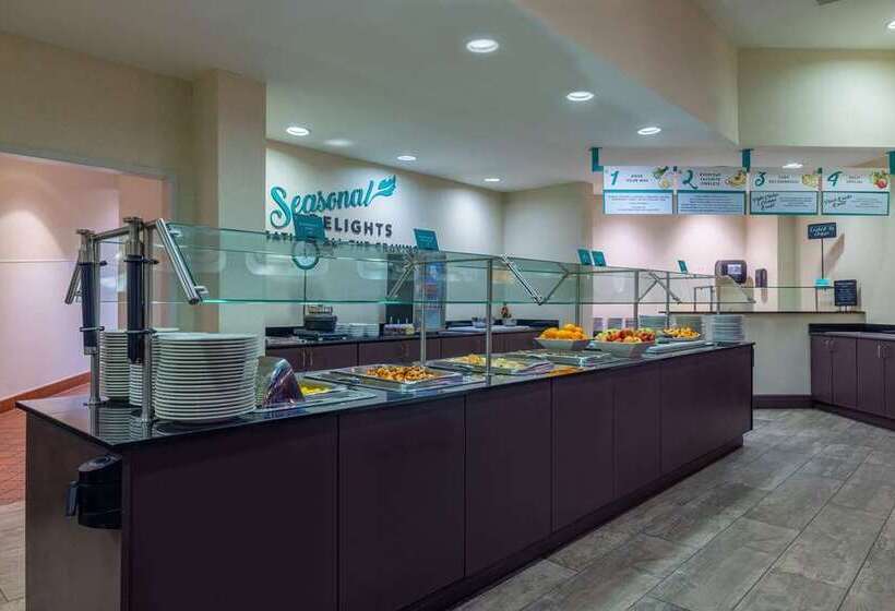 فندق Embassy Suites By Hilton Tulsa I44