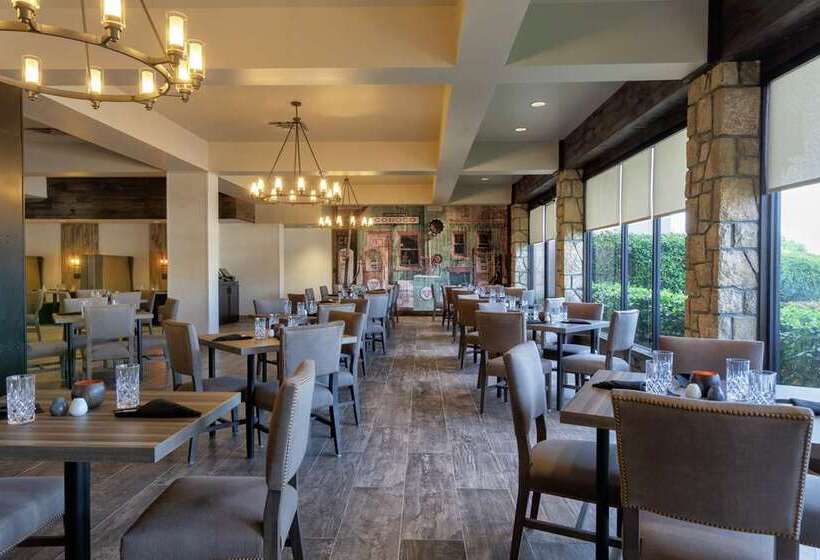 فندق Embassy Suites By Hilton Tulsa I44