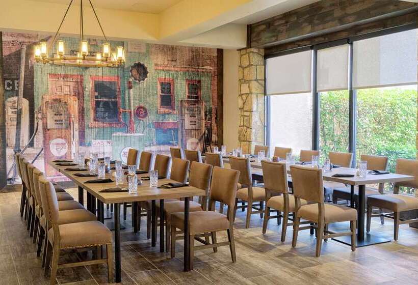 فندق Embassy Suites By Hilton Tulsa I44