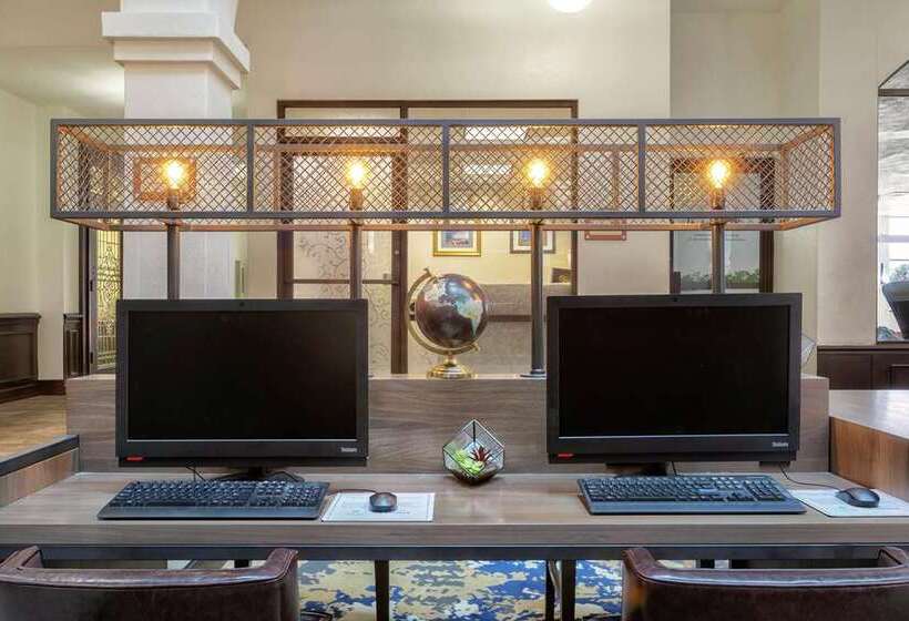 فندق Embassy Suites By Hilton Tulsa I44