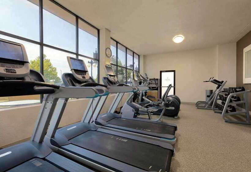 فندق Embassy Suites By Hilton Tulsa I44