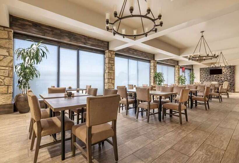 فندق Embassy Suites By Hilton Tulsa I44