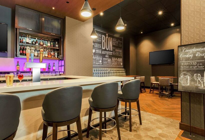 فندق Embassy Suites By Hilton Chicago Lombard Oak Brook