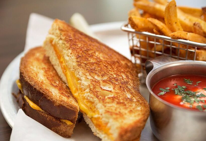 فندق Embassy Suites By Hilton Chicago Lombard Oak Brook