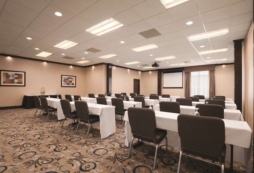 فندق Embassy Suites Corpus Christi