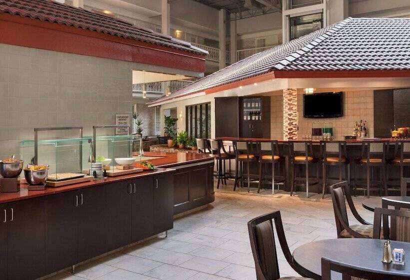 فندق Embassy Suites Corpus Christi