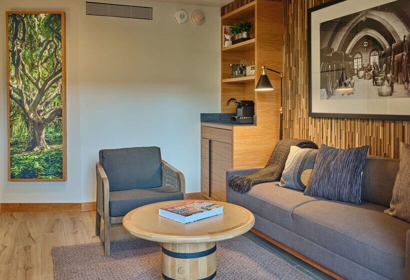 Отель Embassy Suites By Hilton Napa Valley