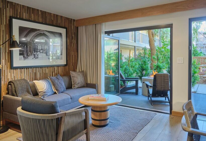 Отель Embassy Suites By Hilton Napa Valley