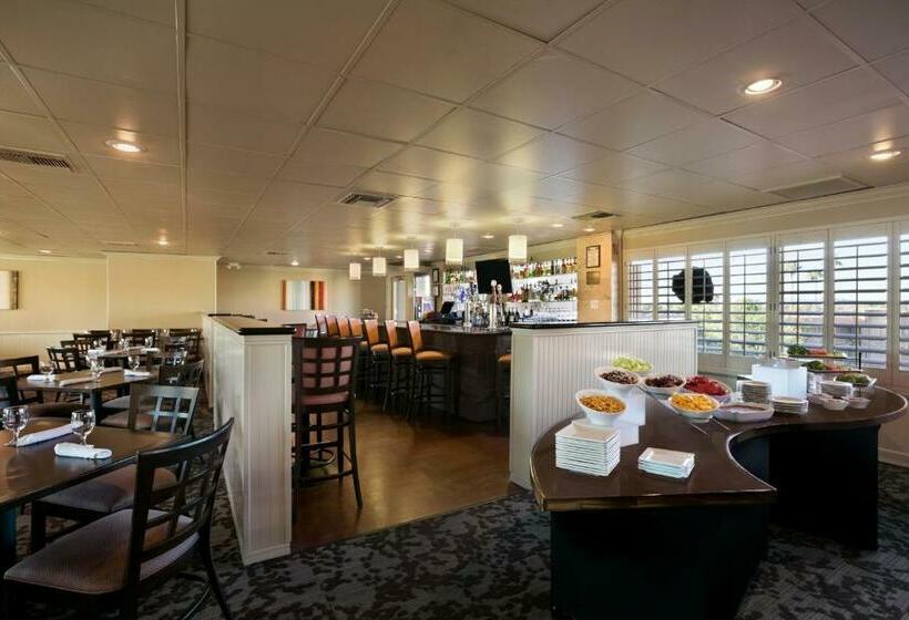 هتل Embassy Suites By Hilton Phoenix Airport