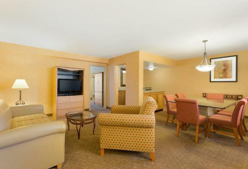 هتل Embassy Suites By Hilton Phoenix Airport