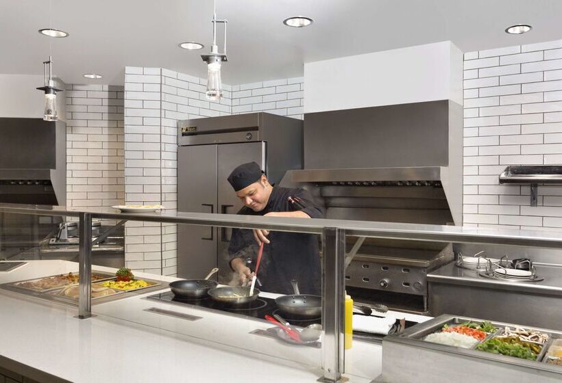 فندق Embassy Suites By Hilton San Antonio Airport