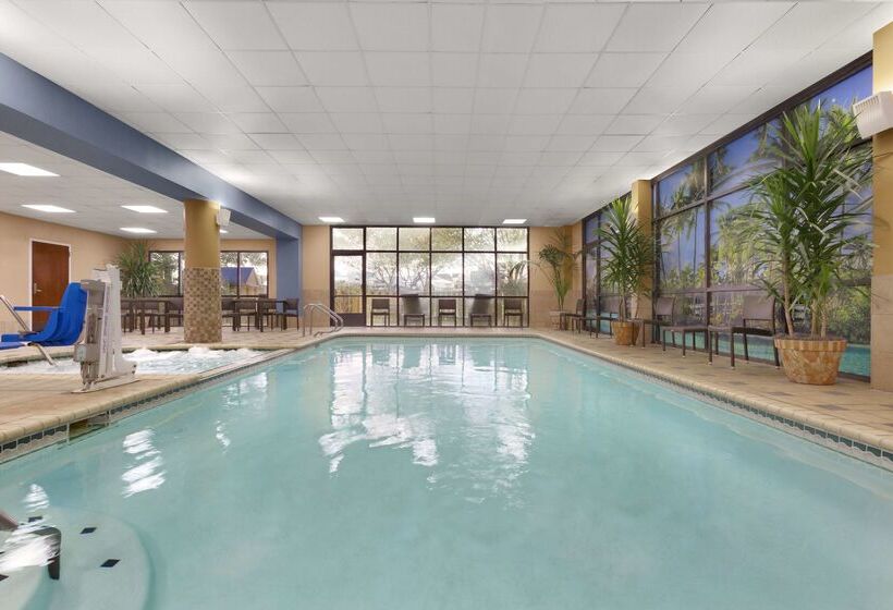 فندق Embassy Suites By Hilton San Antonio Airport