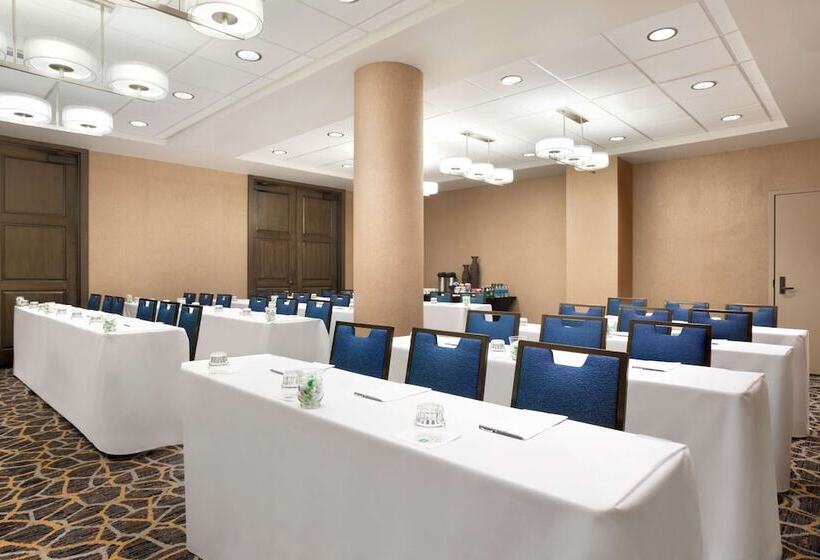 فندق Embassy Suites By Hilton San Antonio Airport