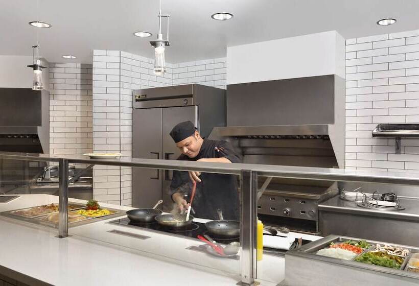 فندق Embassy Suites By Hilton San Antonio Airport