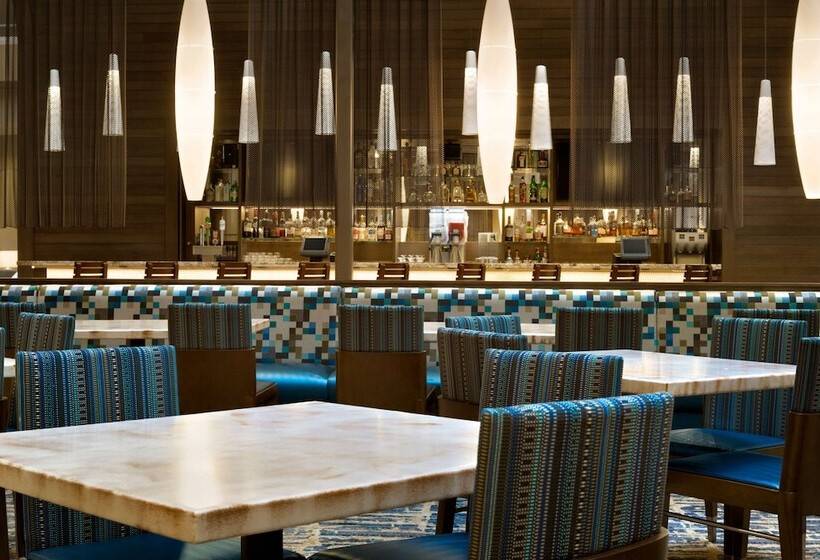 فندق Embassy Suites By Hilton San Antonio Airport